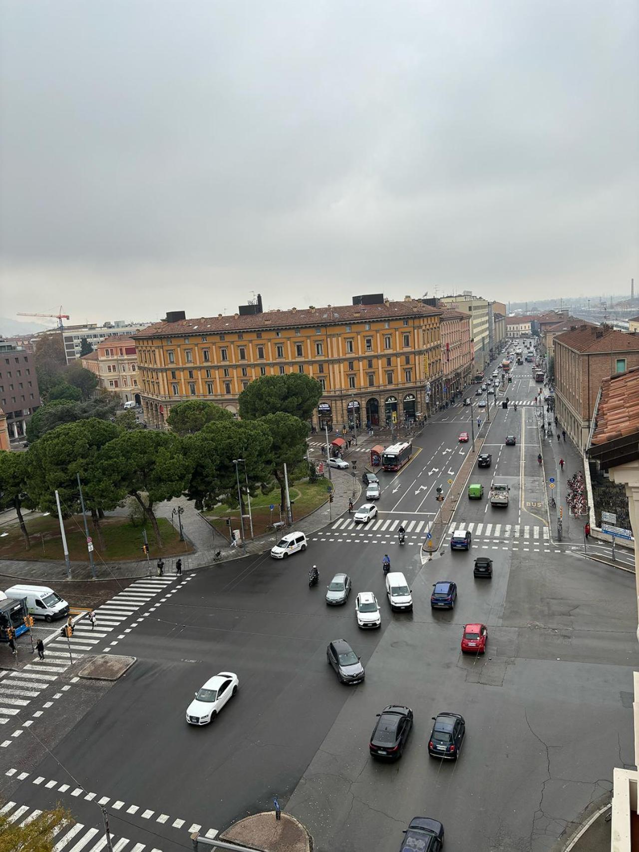 Central Station Suite Bolonia Zewnętrze zdjęcie